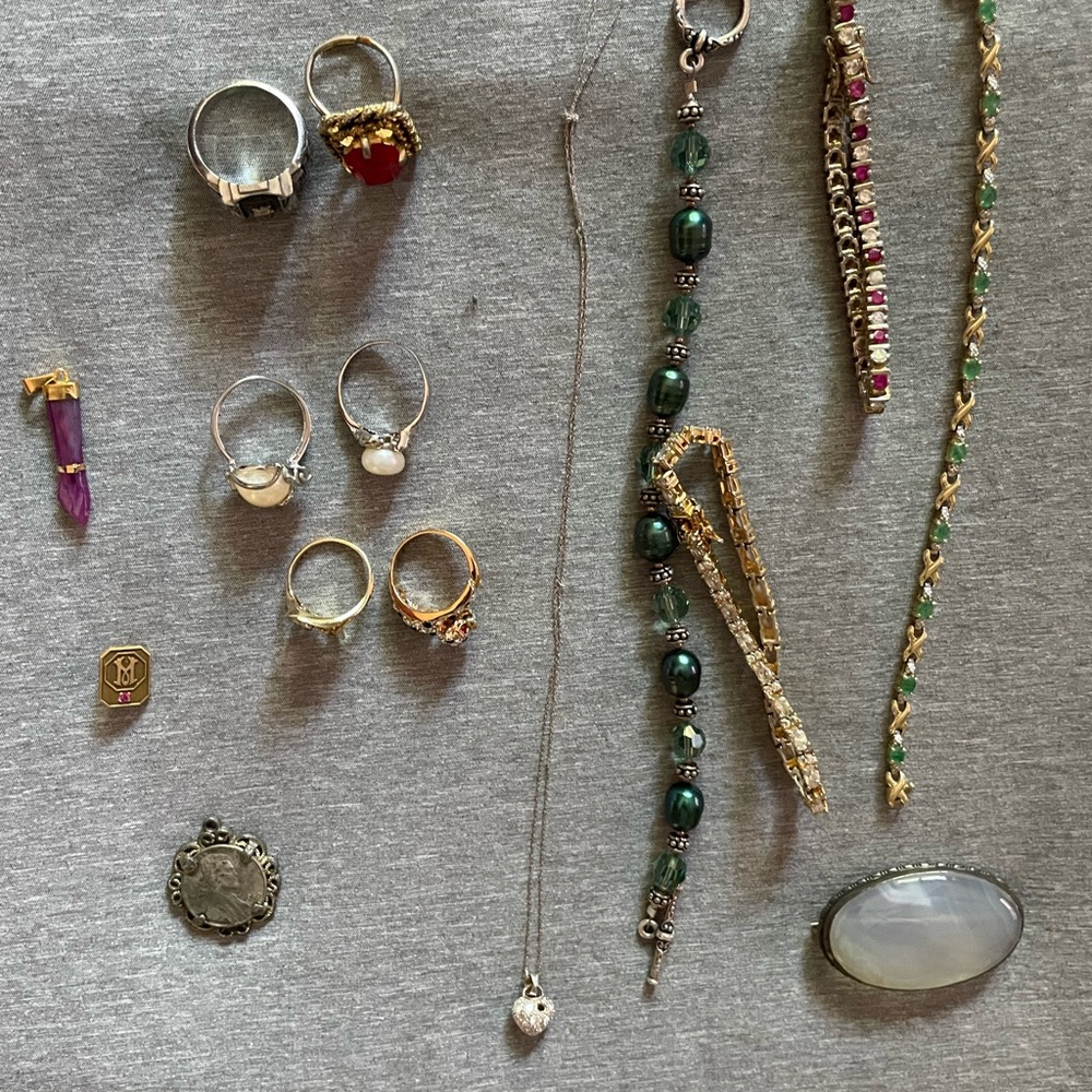 I’m sale jewelry by bunk in Fairfield Californi